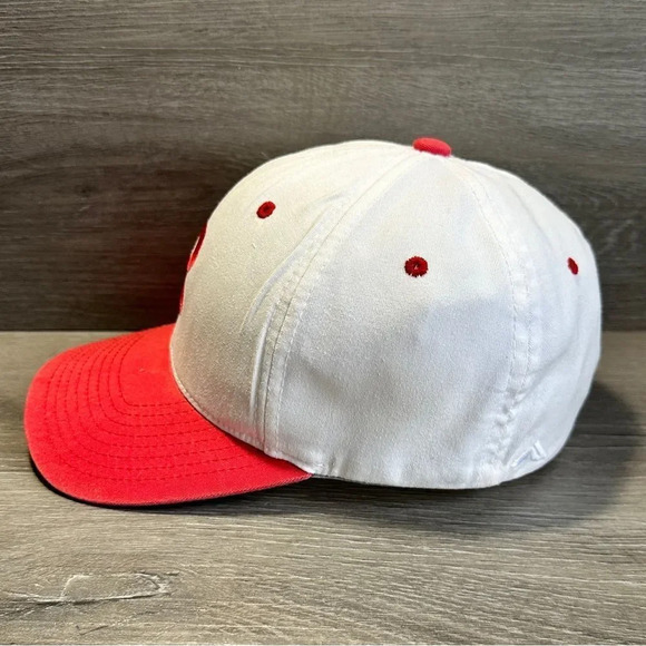 Red & White “B” Hat Flex Fit - Picture 2 of 5